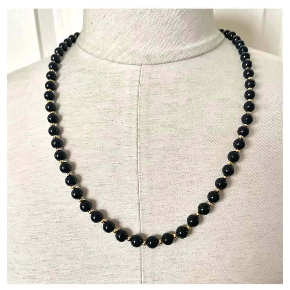 Black and gold tone beaded necklace - Picture 2 of 10